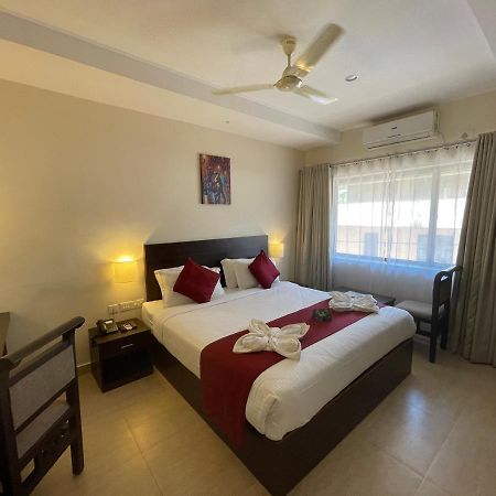 Hotel Yamuna Adur Exterior photo