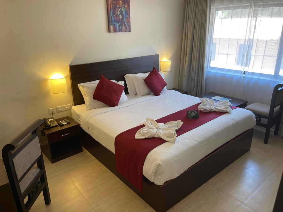 Hotel Yamuna Adur Exterior photo