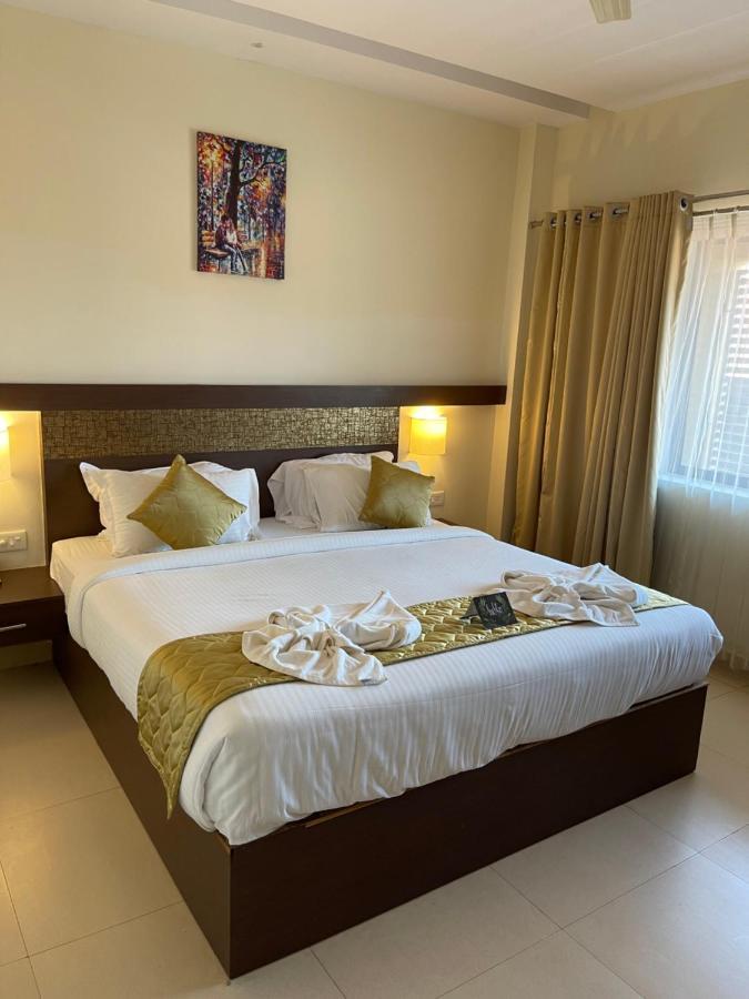 Hotel Yamuna Adur Exterior photo