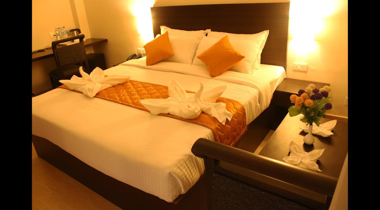 Hotel Yamuna Adur Exterior photo