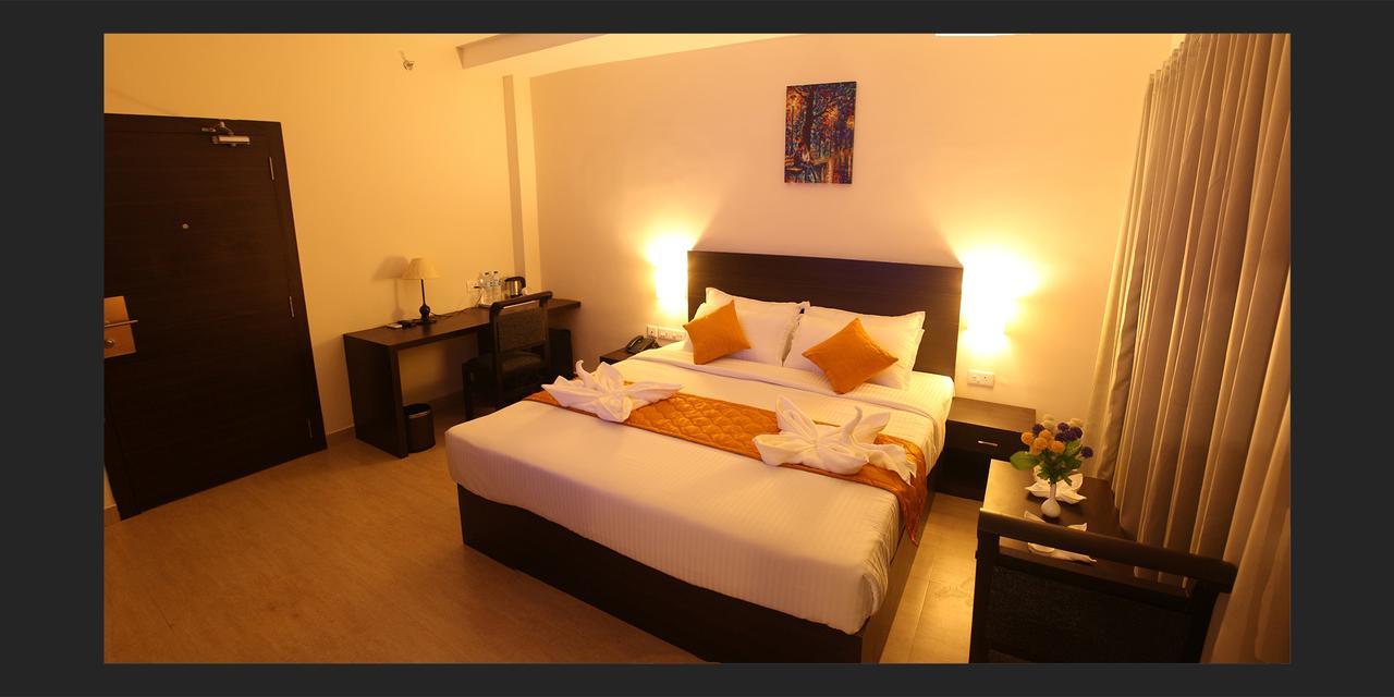Hotel Yamuna Adur Exterior photo
