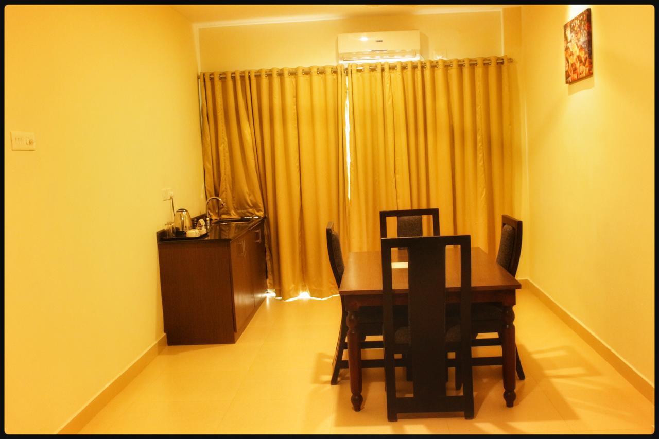 Hotel Yamuna Adur Exterior photo