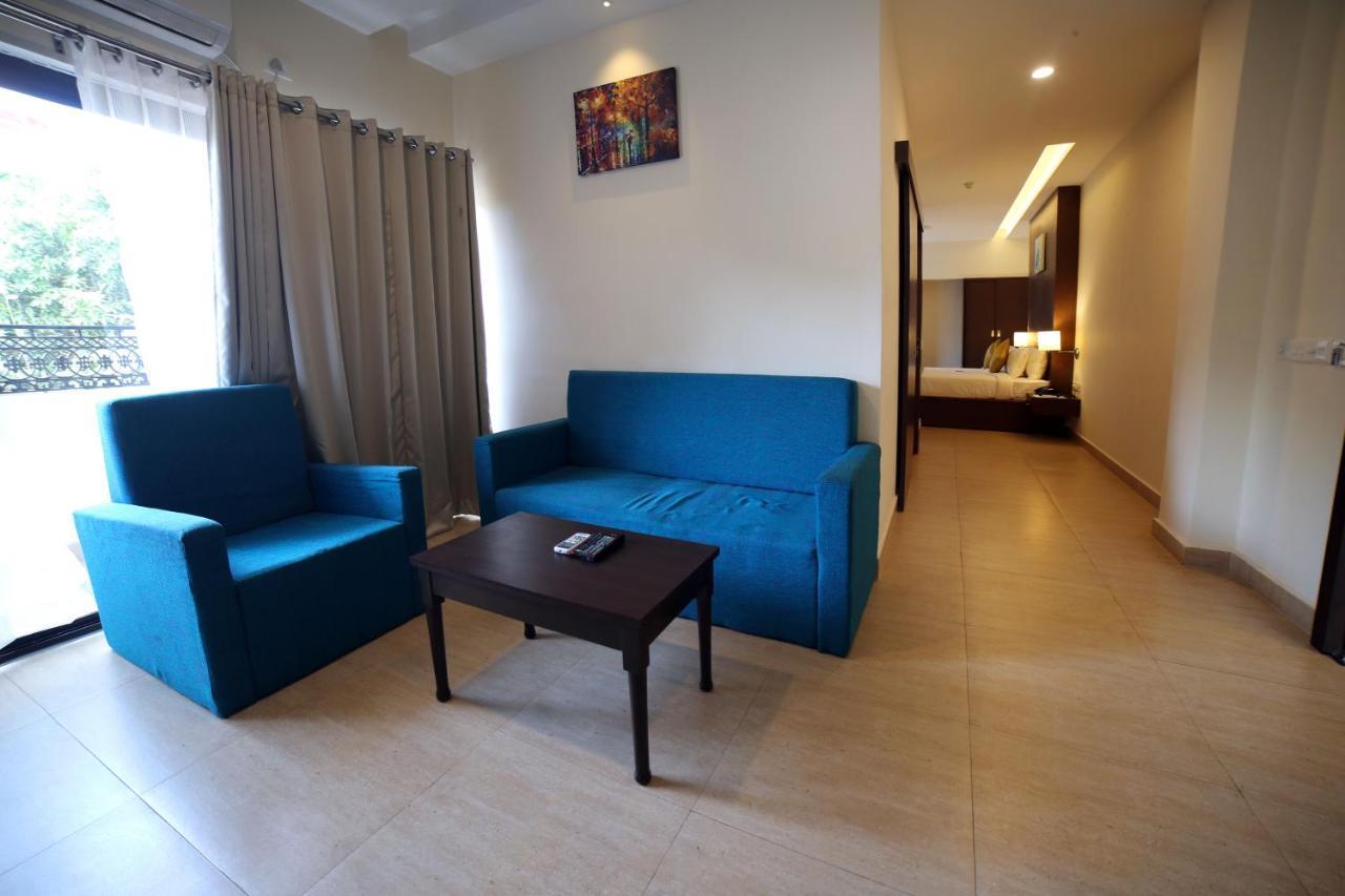 Hotel Yamuna Adur Exterior photo