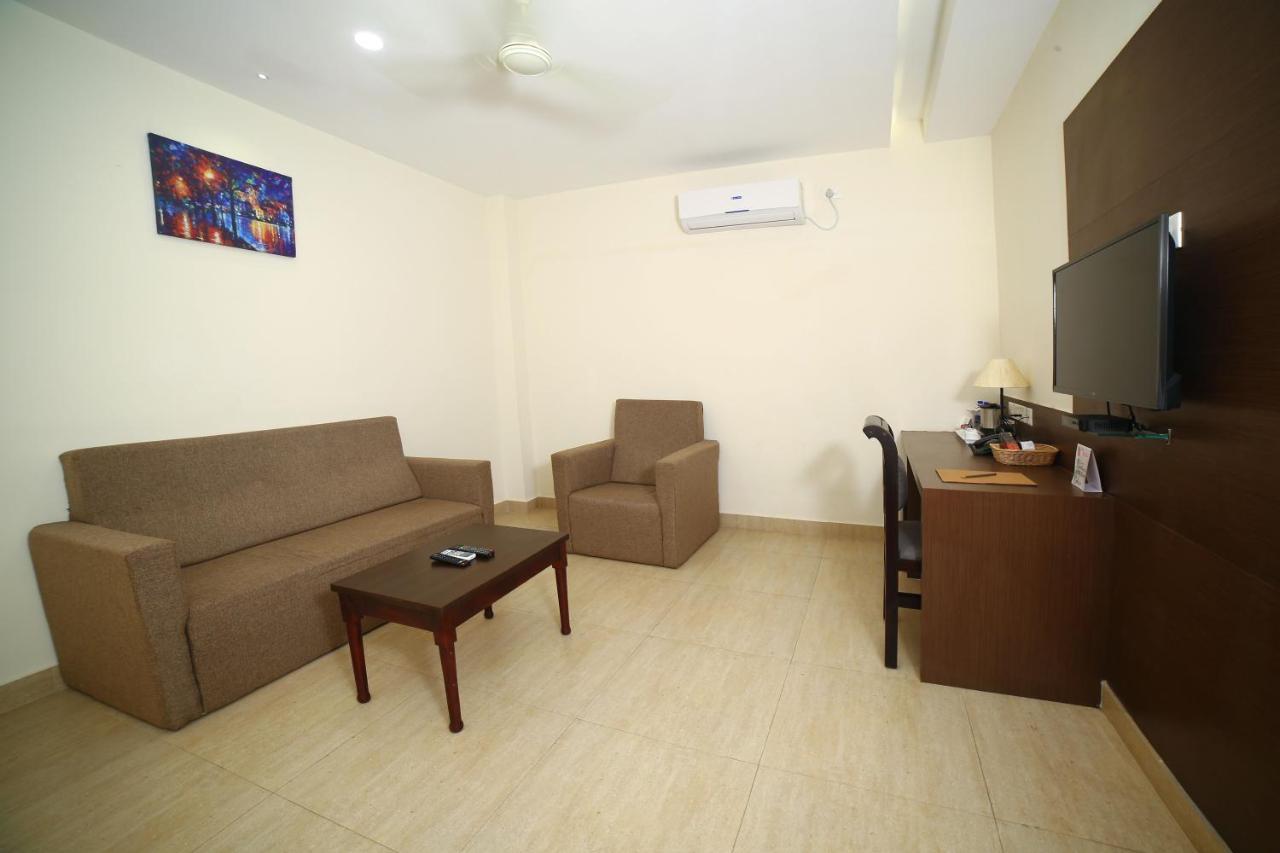 Hotel Yamuna Adur Exterior photo