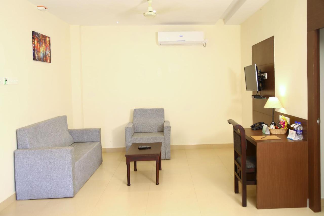 Hotel Yamuna Adur Exterior photo